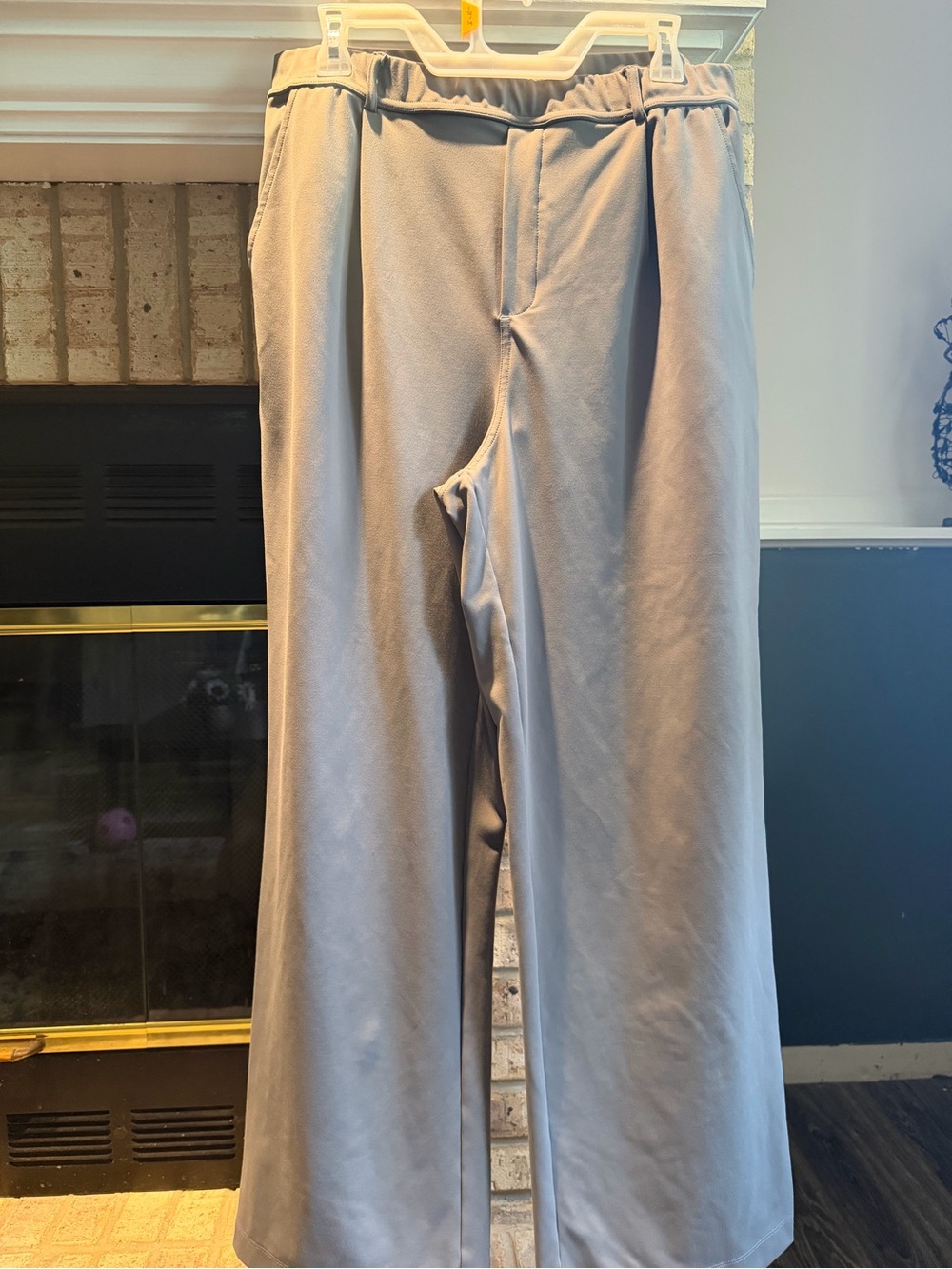HALARA Women’s Wide-Leg Chinos in Light Gray